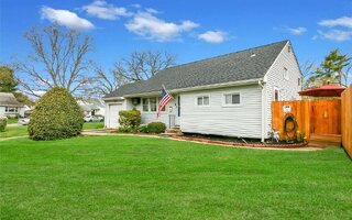 1 Fir Pl, Brentwood, NY 11717