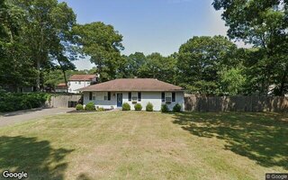 1 Ashwood Dr, Shirley, NY 11967