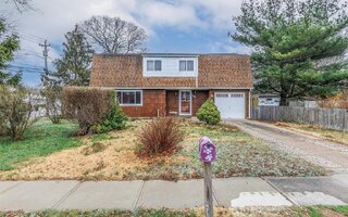 1 Bear St, Selden, NY 11784