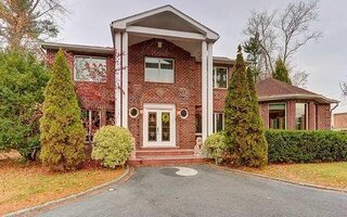 1 Bridle Path Dr, Old Westbury, NY 11568