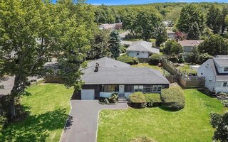 1 Browning Dr, Greenlawn, NY 11740