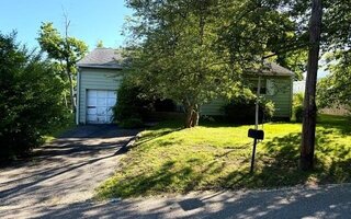 1 Catalpa Dr, East Northport, NY 11731
