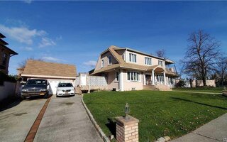 1 Center Dr, Whitestone, NY 11357