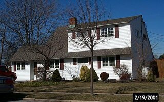 1 Chain Ln, Hicksville, NY 11801