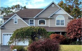 1 Crystal Ct, Smithtown, NY 11787