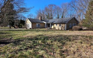 1 Date Ct, Mount Sinai, NY 11766