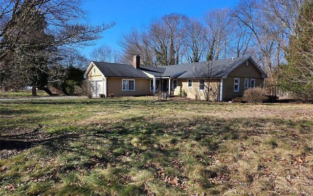 1 Date Ct, Mount Sinai, NY 11766