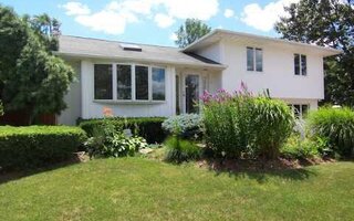 1 Debora Dr, Plainview, NY 11803