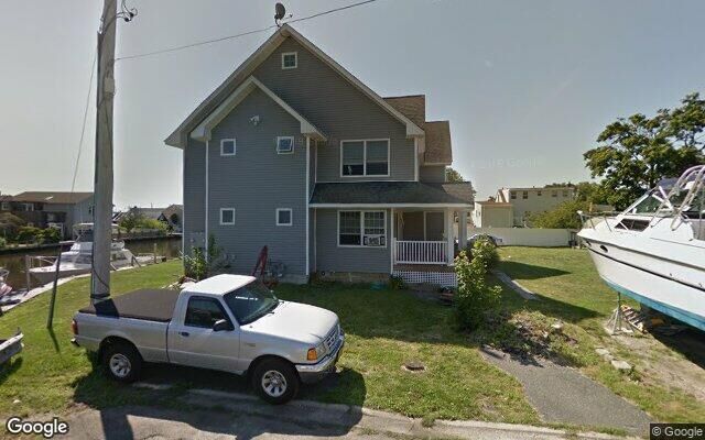 1 E Belle Terre Ave, Lindenhurst, NY 11757