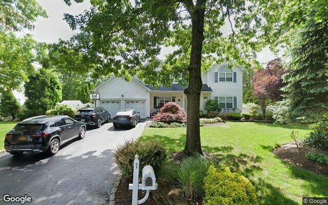1 Gingerbread Rd, Kings Park, NY 11754