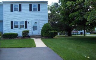 1 Hampton Ct, Coram, NY 11727