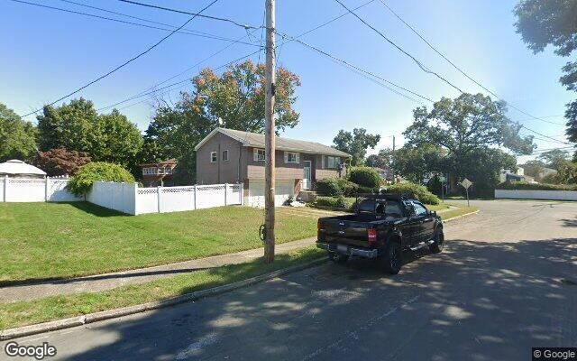 1 Lana Ct, North Babylon, NY 11703
