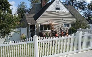 1 Low Ln, Levittown, NY 11756