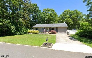 1 Marginwood Dr, Ridge, NY 11961