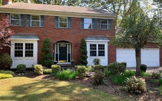 1 Pia Ct, Hauppauge, NY 11788