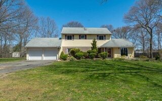 1 Revlon Ct, Holtsville, NY 11742