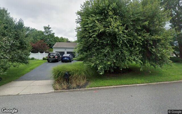 1 Settler Dr, Coram, NY 11727