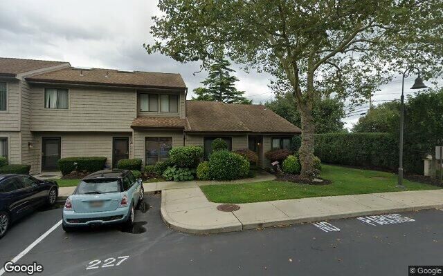 1 Stanford Ct, Wantagh, NY 11793