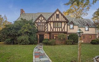 1 Waverly Pl, Lawrence, NY 11559
