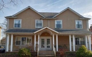 10 3rd Ave, Westbury, NY 11590