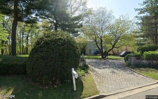 10 Birch Hill Ct, Old Westbury, NY 11568