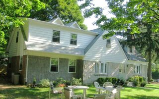10 Brown Rd, Great Neck, NY 11024
