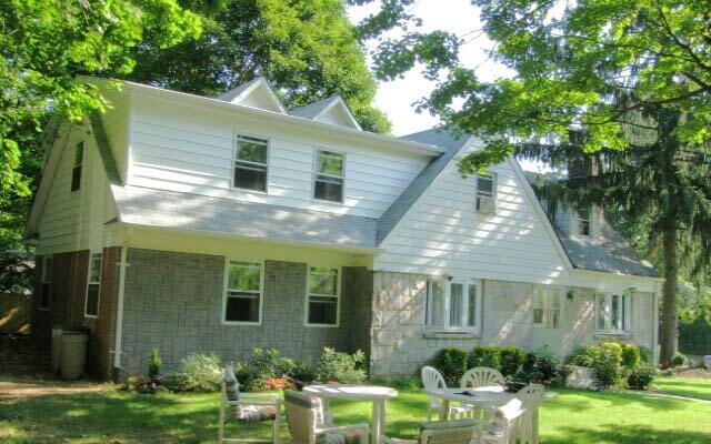 10 Brown Rd, Great Neck, NY 11024