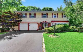 10 Bruce Dr, South Setauket, NY 11720