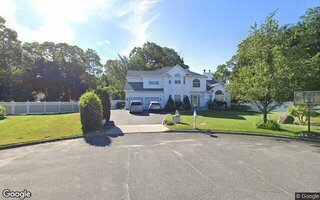 10 Daremy Ct, Lake Grove, NY 11755