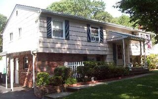10 Dorchester Dr, Coram, NY 11727