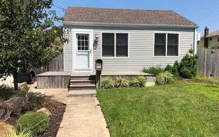 10 E Seacrest Ave, Lindenhurst, NY 11757