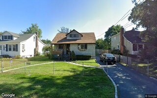 10 E Walnut St, Islip, NY 11751