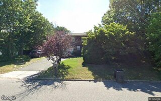 10 Eason Dr, Ridge, NY 11961