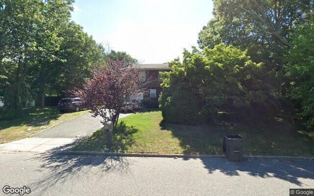 10 Eason Dr, Ridge, NY 11961