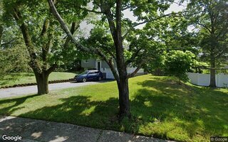 10 Elayne Ct, Smithtown, NY 11787