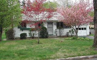 10 Gay Lore Dr, Huntington, NY 11743