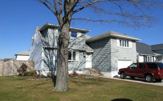 10 Marbourne Rd, Bethpage, NY 11714