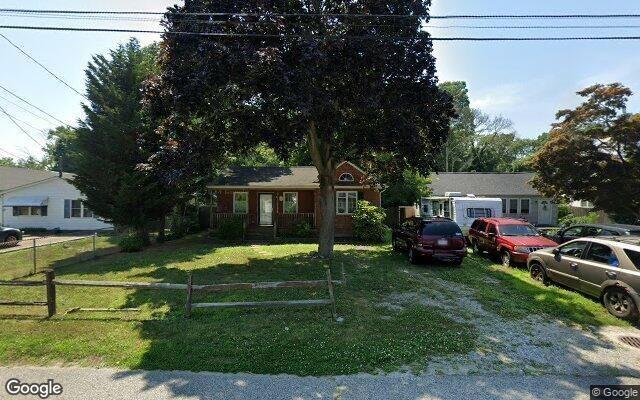 10 Mill Dr, Mastic Beach, NY 11951