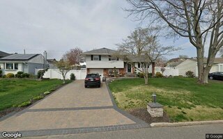 10 Montrose Dr, Commack, NY 11725