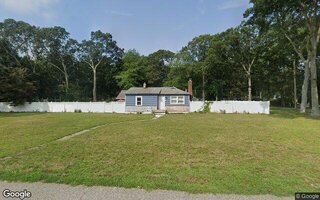 10 Myrtle Ln, Coram, NY 11727