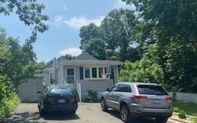 10 Ormond Ave, Selden, NY 11784 (House View)