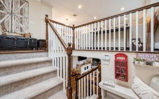 10 Pasture Ln, Old Bethpage, NY 11804