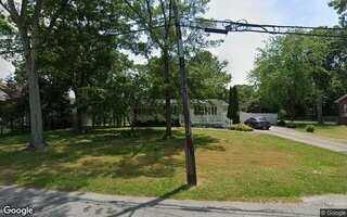 10 Pentmoor Dr, Mastic, NY 11950