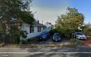 10 Pine Ln, Bayville, NY 11709
