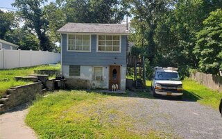10 Port Washington Rd, Sound Beach, NY 11789
