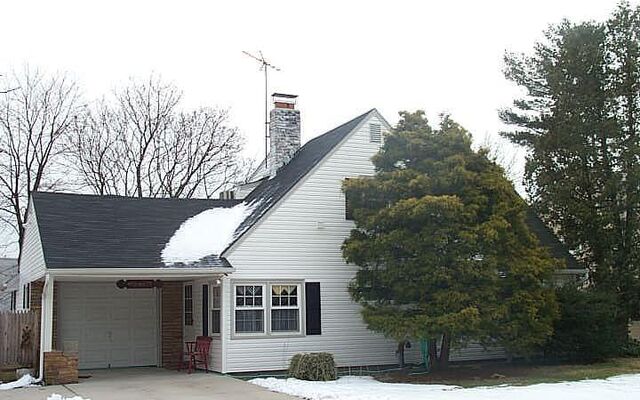 10 Tarry Ln, Levittown, NY 11756