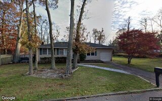 10 Victoria Pl, Mastic Beach, NY 11951
