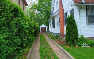 100-12 194th St, Hollis, NY 11423