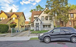 100-15 203rd St, Hollis, NY 11423
