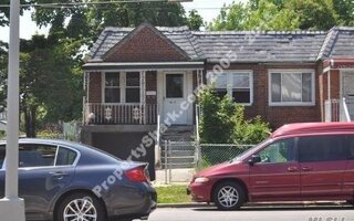 100-60 Francis Lewis Blvd, Hollis, NY 11423